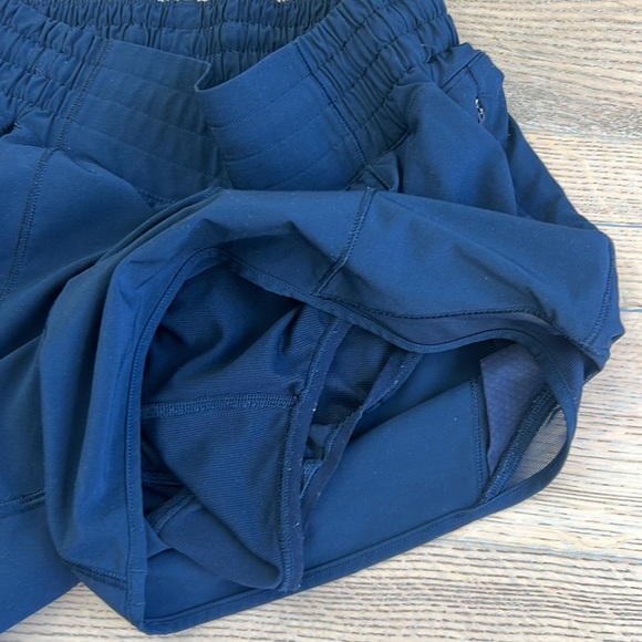 Lululemon Hotty Hot 4” High Rise Short- Navy size 2 - Picture 7 of 7
